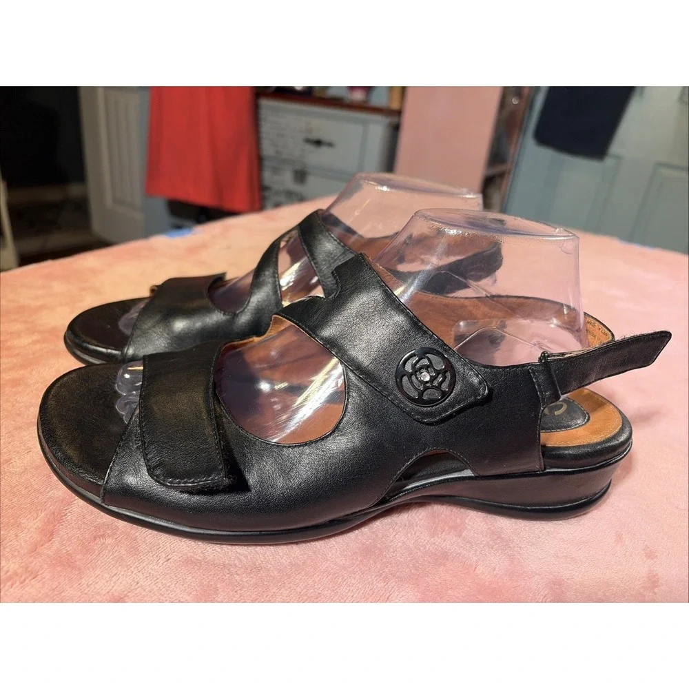 Clarks Artisan Black Leather Sandals Women's Sz 9 Comfort Dressy Low Wedge